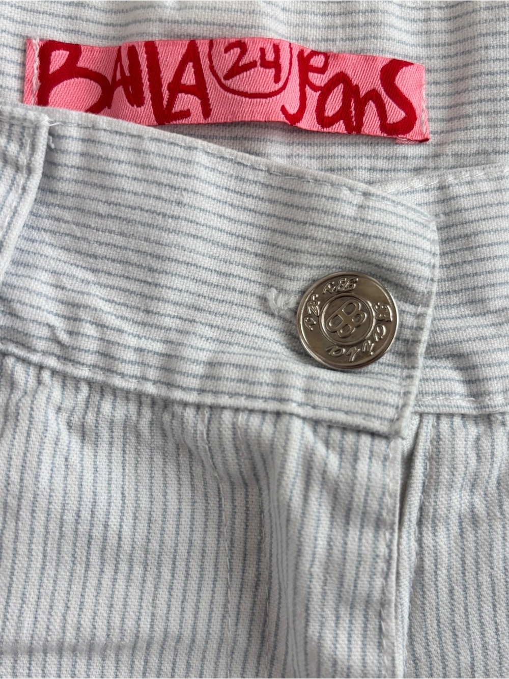 Baila 24 Y2K white blue pinstripe vintage low-rise cuffed denim mini shorts Sz M - Picture 3 of 3